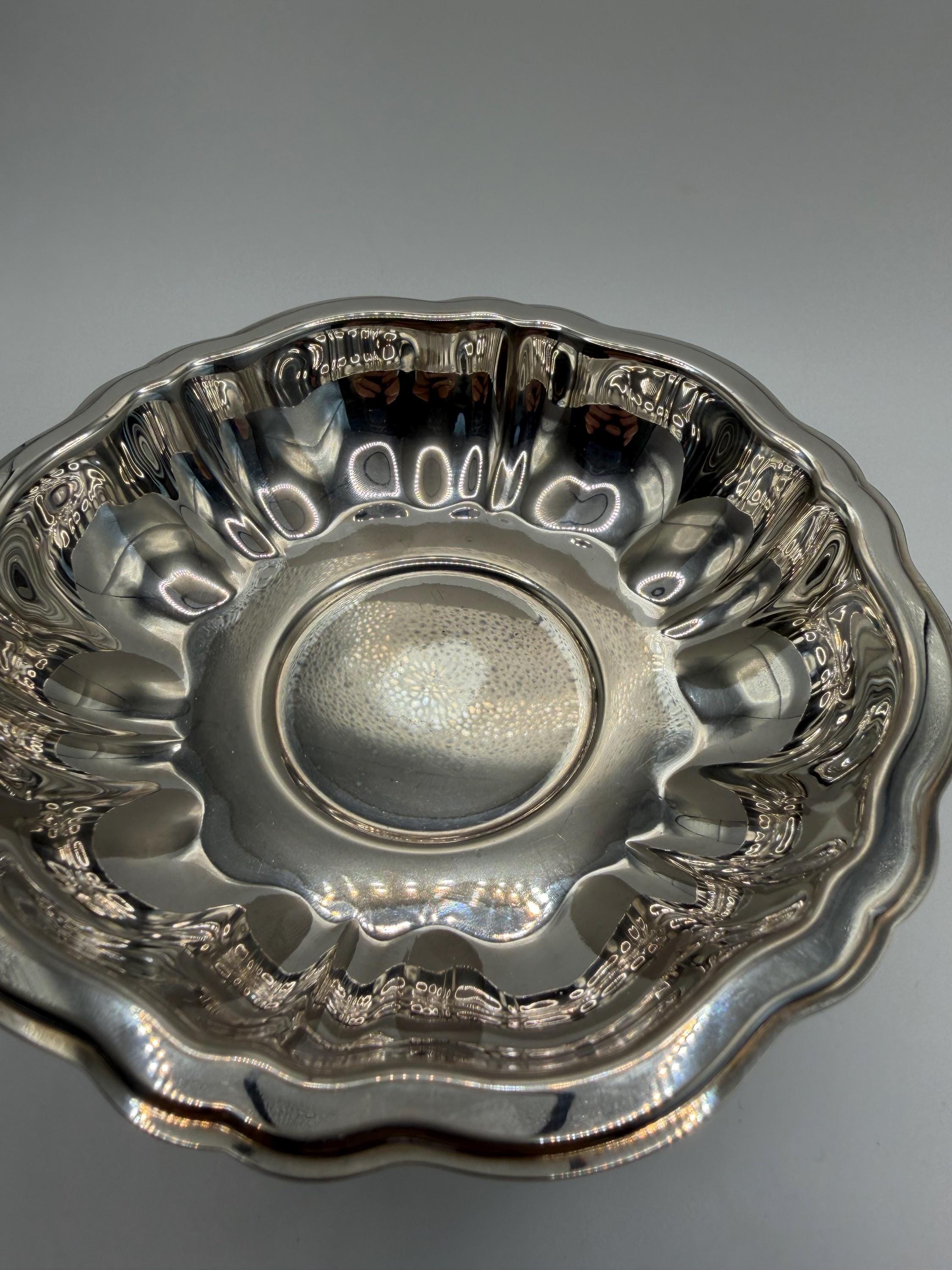 Vintage Oneida Silver Plated Pedestal Compote Dish | Scalloped Serving Bowl | Mid Century American Silver Plate | Bon Bon Dish | Candy Bowl
